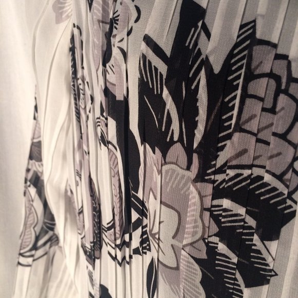 Travelers Collection by Chico's Black White Bold Design Sheer Blouse Cover Up - Picture 4 of 8